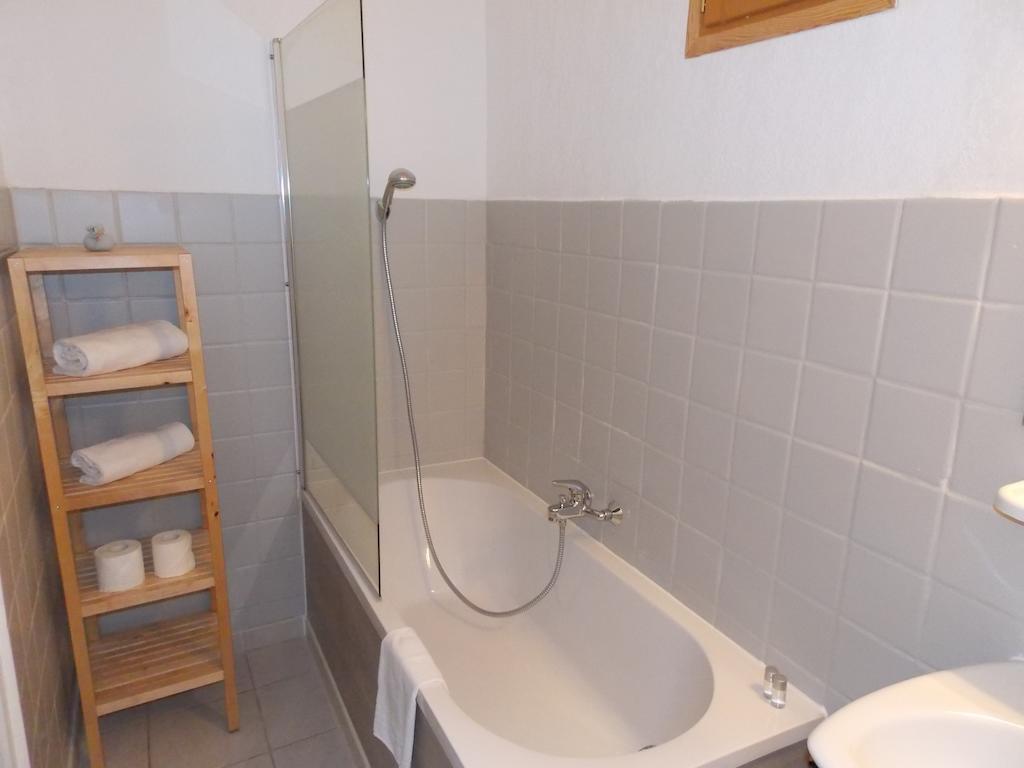 Le Clos Des Acacias Signes Habitación foto